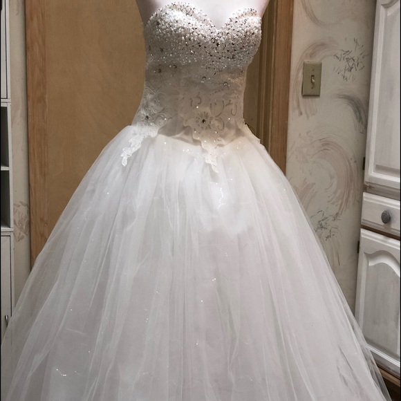 WHITE Sweetheart lace and sequins tulle - Picture 7 of 8